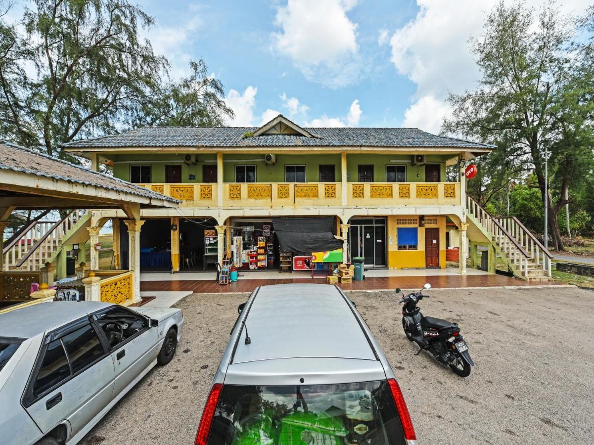 Oyo 90315 Chalet Pantai Rantau Panjang Kuala Rompin Esterno foto
