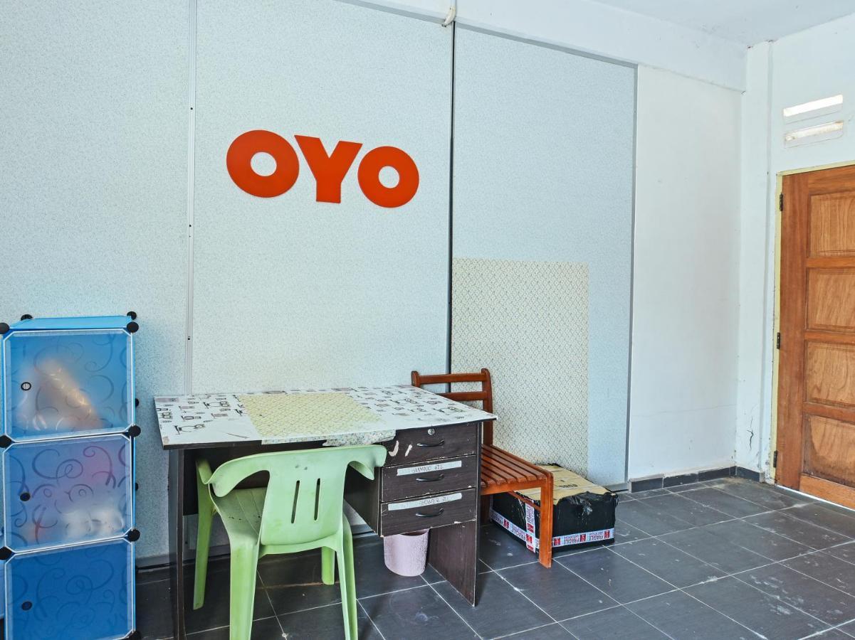 Oyo 90315 Chalet Pantai Rantau Panjang Kuala Rompin Esterno foto