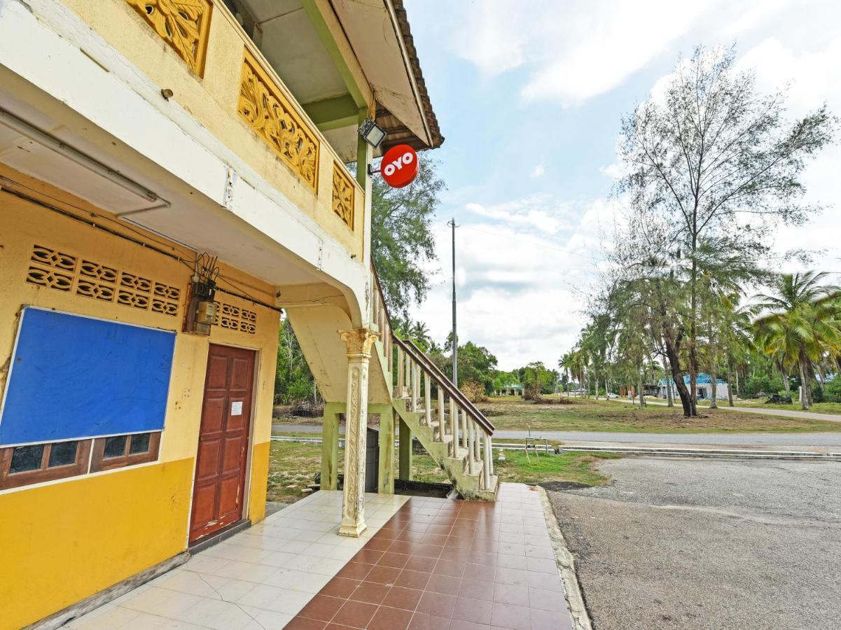 Oyo 90315 Chalet Pantai Rantau Panjang Kuala Rompin Esterno foto