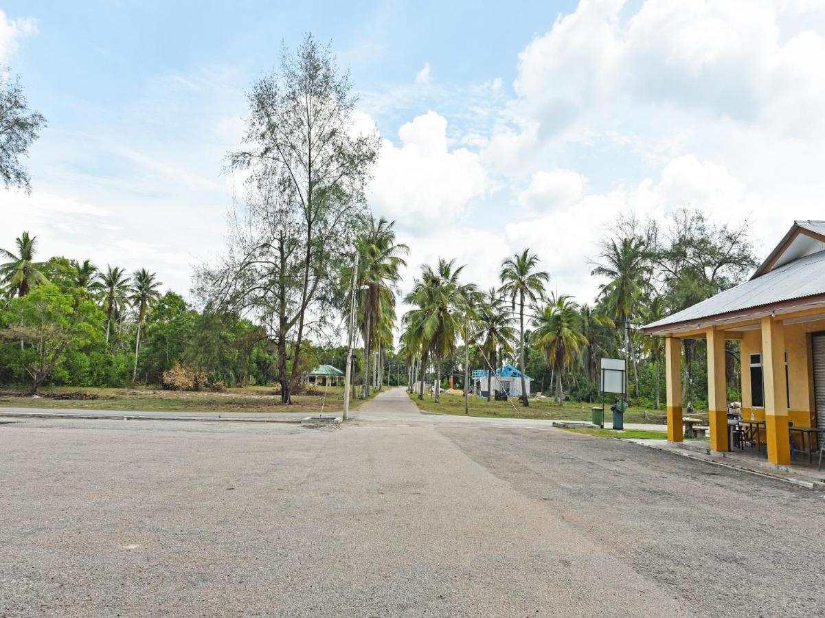 Oyo 90315 Chalet Pantai Rantau Panjang Kuala Rompin Esterno foto
