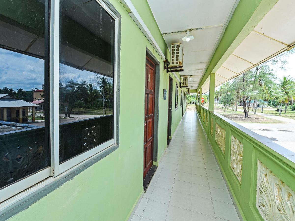 Oyo 90315 Chalet Pantai Rantau Panjang Kuala Rompin Esterno foto