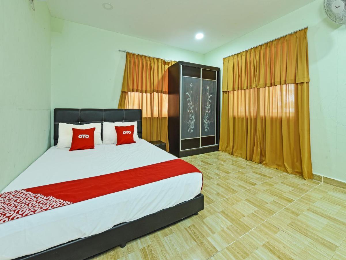 Oyo 90315 Chalet Pantai Rantau Panjang Kuala Rompin Esterno foto