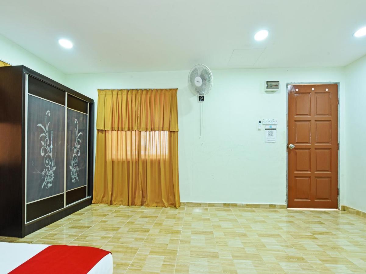 Oyo 90315 Chalet Pantai Rantau Panjang Kuala Rompin Esterno foto